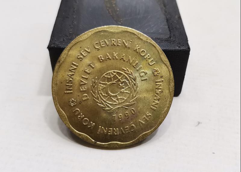 1990 HER ŞEY İNSAN İÇİNDİR, İNSANI SEV ÇEVRENİ KORU MADALYON