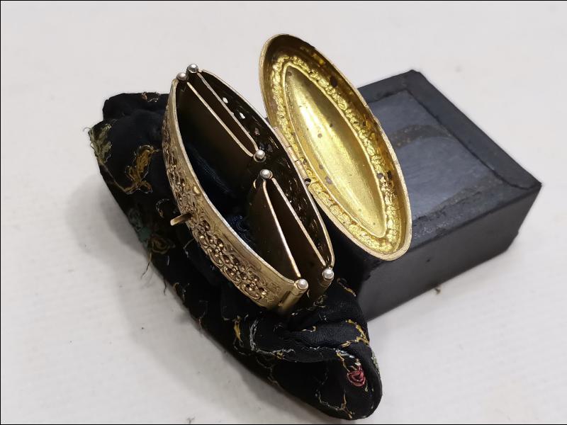 OSMANLI DÖNEMİ AVRUPA YAPIMI NADİR FORMDA BOZUK PARA CÜZDANI 