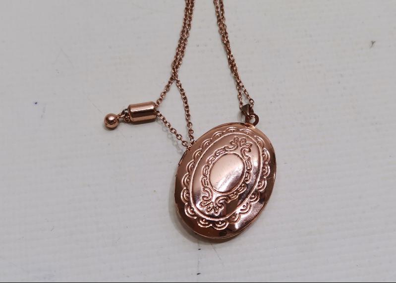 ANTİKA ALTIN KAPLAMA RESİMLİK KOLYE