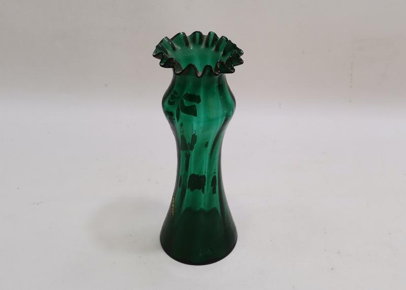 OSMANLI DÖNEMİ YEŞİL RENKLİ KOPARMA CAM VAZO