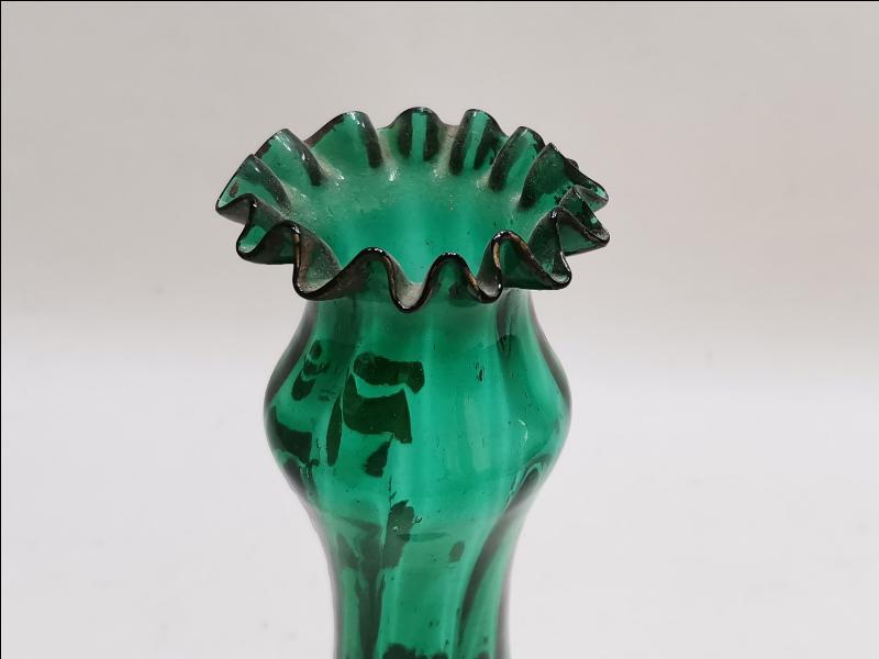 OSMANLI DÖNEMİ YEŞİL RENKLİ KOPARMA CAM VAZO