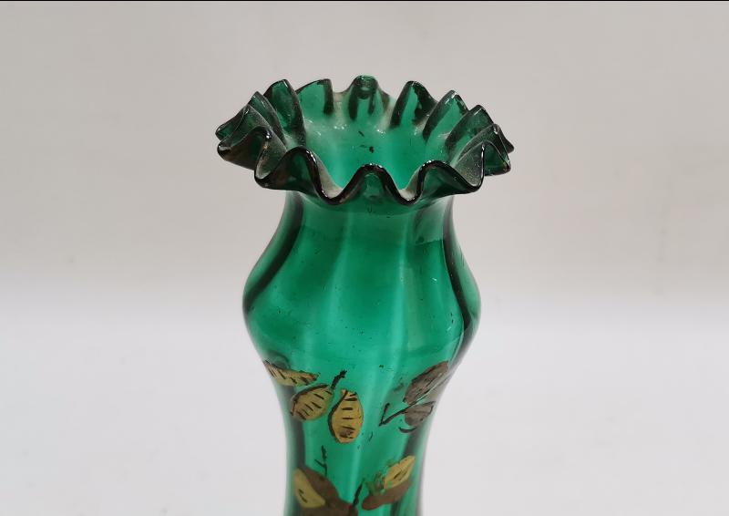 OSMANLI DÖNEMİ YEŞİL RENKLİ KOPARMA CAM VAZO