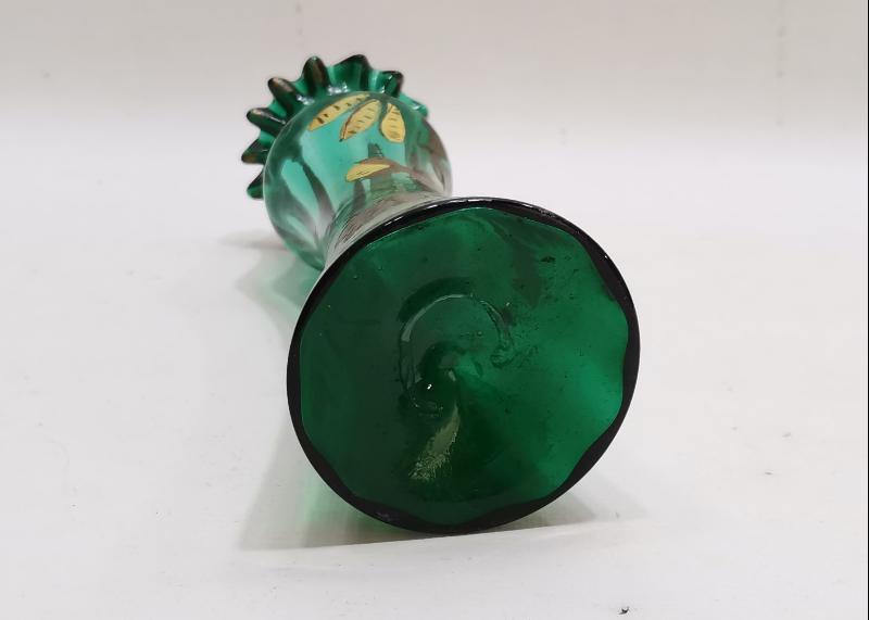 OSMANLI DÖNEMİ YEŞİL RENKLİ KOPARMA CAM VAZO