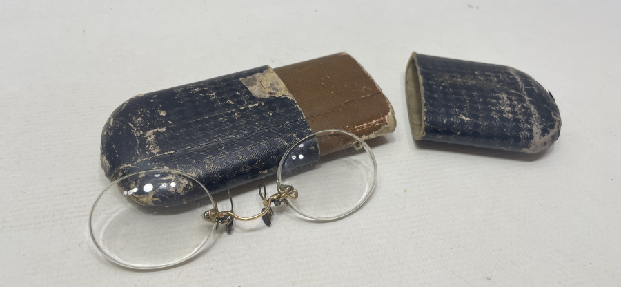 ORJİNAL KUTUSUNDA ANTİKA ALTIN KAPLAMA TÜCCAR GÖZLÜĞÜ