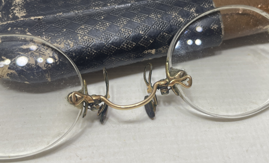 ORJİNAL KUTUSUNDA ANTİKA ALTIN KAPLAMA TÜCCAR GÖZLÜĞÜ