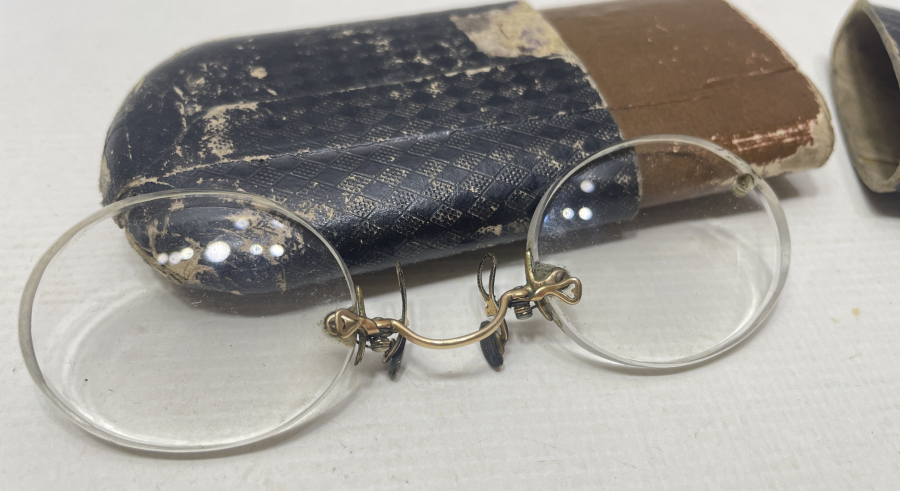 ORJİNAL KUTUSUNDA ANTİKA ALTIN KAPLAMA TÜCCAR GÖZLÜĞÜ