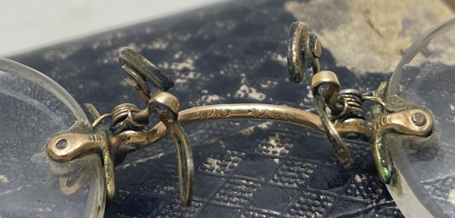 ORJİNAL KUTUSUNDA ANTİKA ALTIN KAPLAMA TÜCCAR GÖZLÜĞÜ