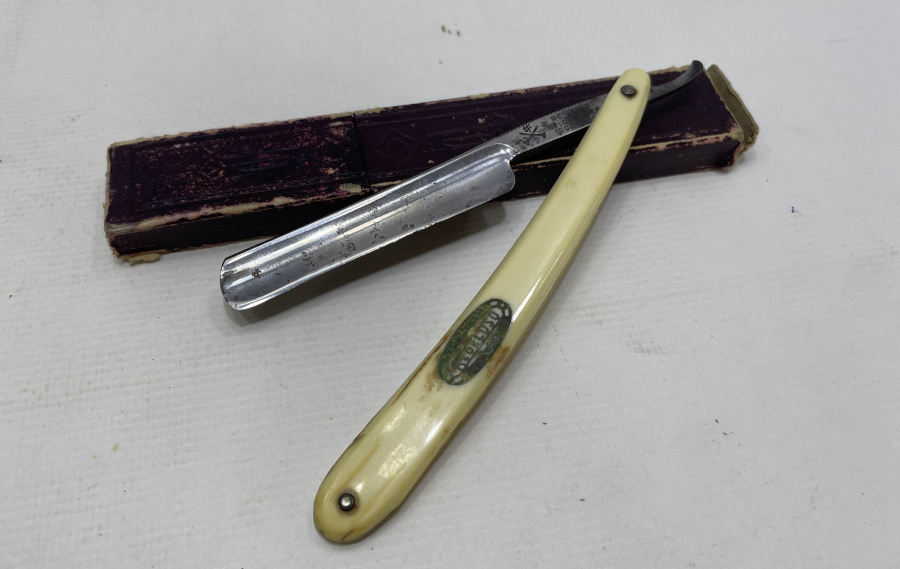 ORJİNAL KUTUSUNDA ANTİKA MORS DİŞİ BERBER USTURASI