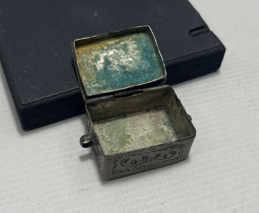 OSMANLI DÖNEMİ ÜZERİ DUALI ÇOK NADİR GÜMÜŞ SANCAK KUR'AN-I KERİM KABI