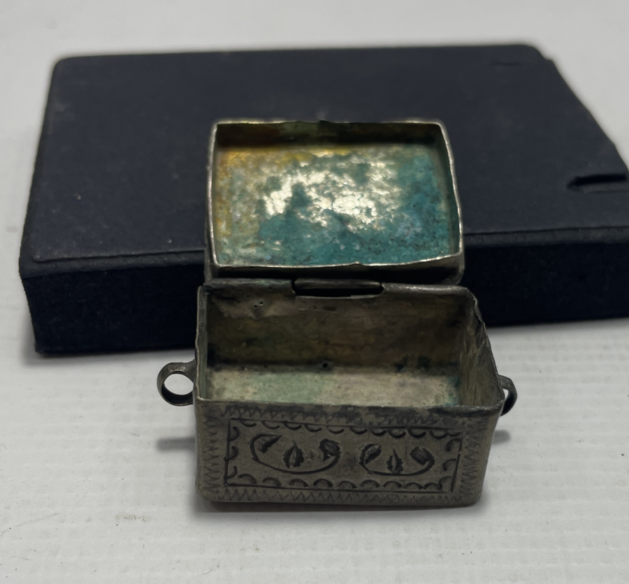 OSMANLI DÖNEMİ ÜZERİ DUALI ÇOK NADİR GÜMÜŞ SANCAK KUR'AN-I KERİM KABI