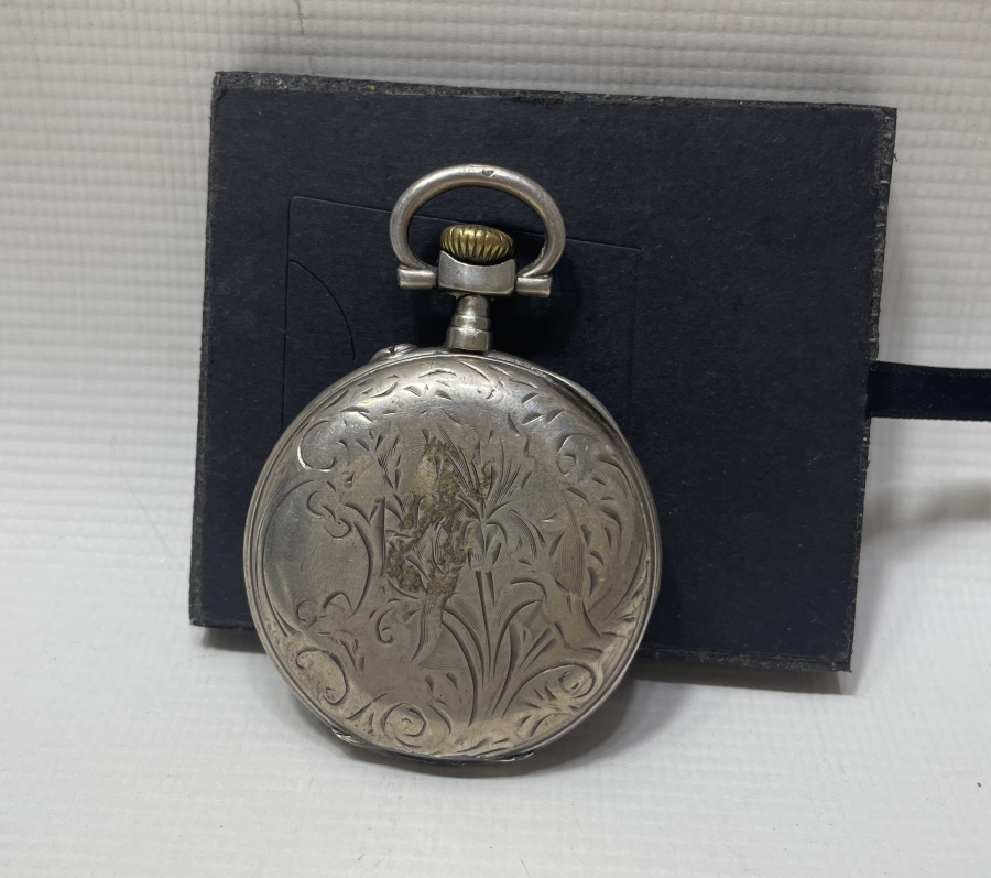 KALEM İŞÇİLİKLİ GÜMÜŞ KASALI KURMALI DOLAPLI MODEL ANTİKA CEP SAATİ