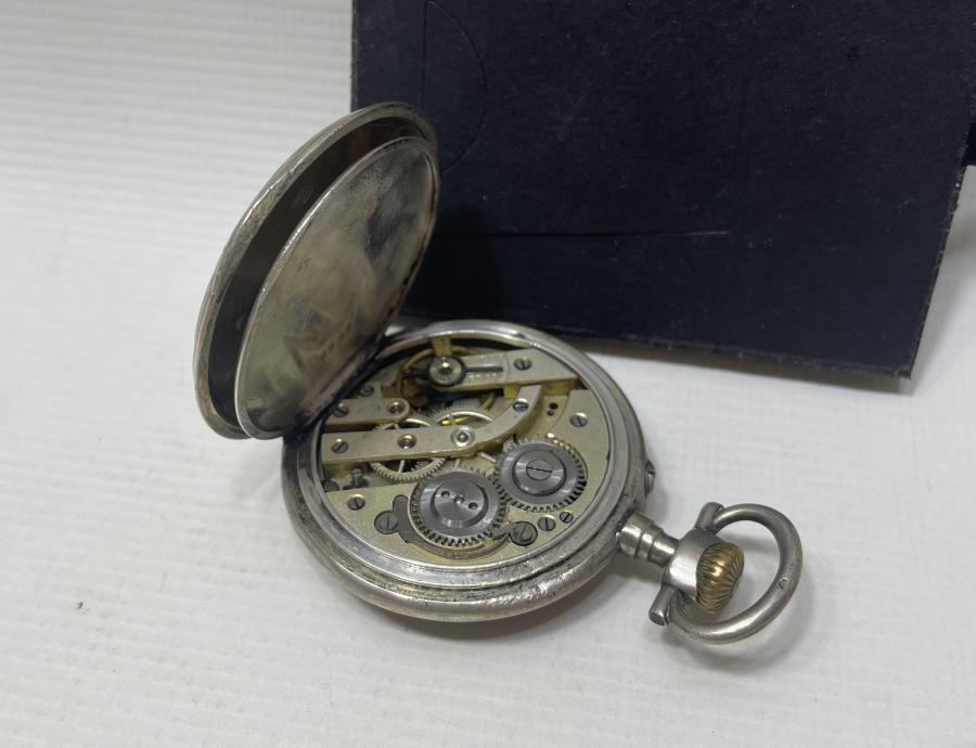 KALEM İŞÇİLİKLİ GÜMÜŞ KASALI KURMALI DOLAPLI MODEL ANTİKA CEP SAATİ