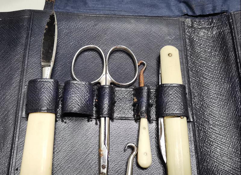 KUTUSUNDA FİLDİŞİ SAPLI ANTİKA MANİKÜR PEDİKÜR SETİ