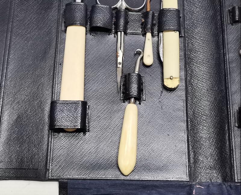 KUTUSUNDA FİLDİŞİ SAPLI ANTİKA MANİKÜR PEDİKÜR SETİ