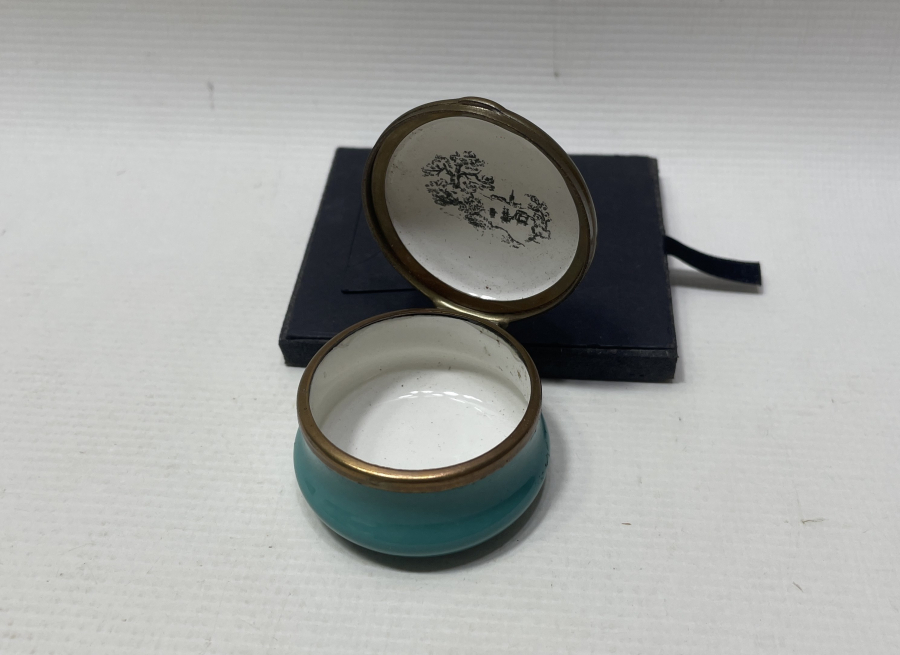 MİNE İŞÇİLİKLİ ANTİKA ENFİYE KUTUSU