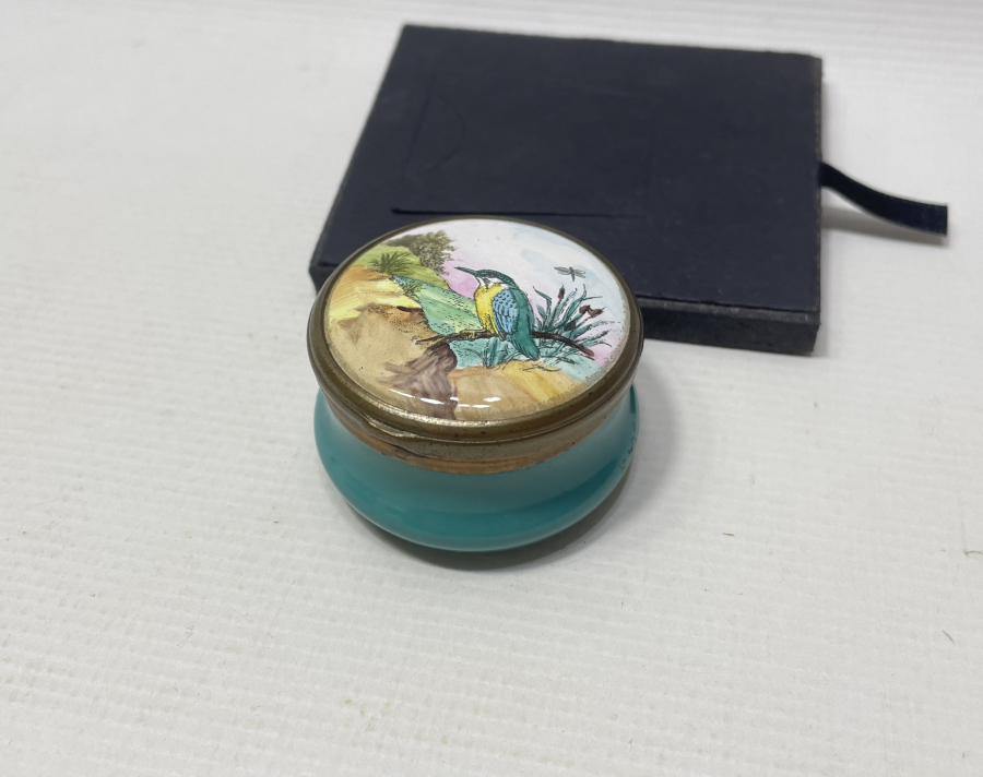 MİNE İŞÇİLİKLİ ANTİKA ENFİYE KUTUSU