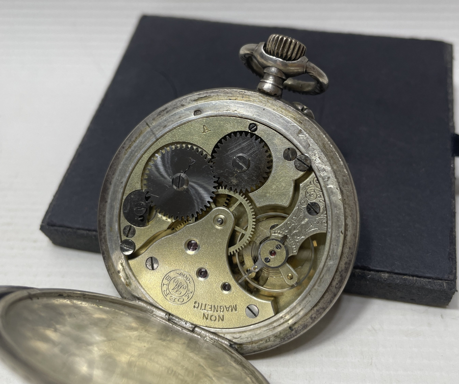 MOERİS MARKA ALTIN DAMLA İŞLEMELİ DOLAPLI MODEL KURMALI CEP SAATİ