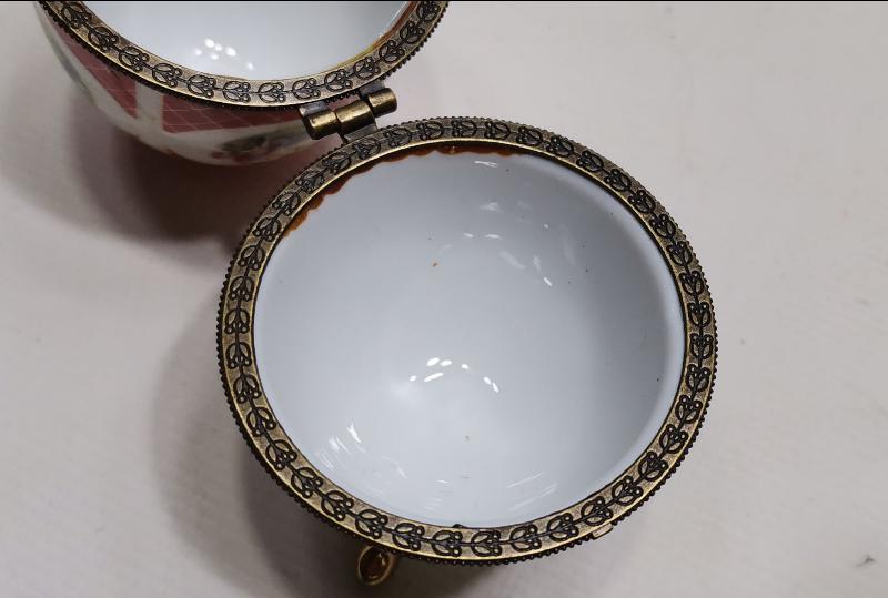 YUMURTA FORMLU WJ MARKA ANTİKA MÜCEVHER KUTUSU 