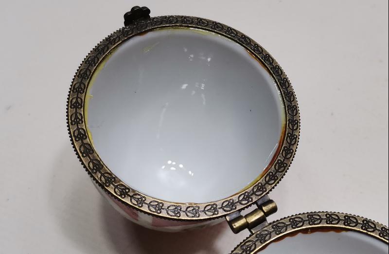 YUMURTA FORMLU WJ MARKA ANTİKA MÜCEVHER KUTUSU 