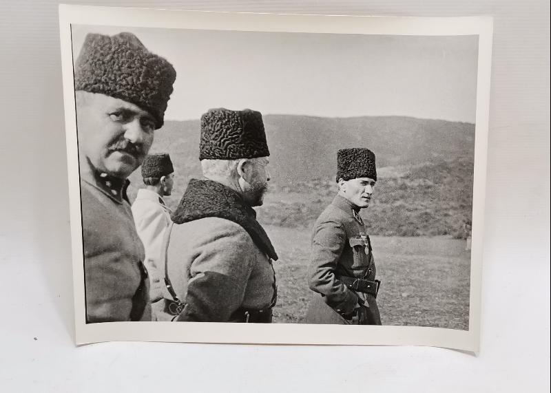 BÜYÜK BOY KALPAKLI ATATÜRK FOTOĞRAFI