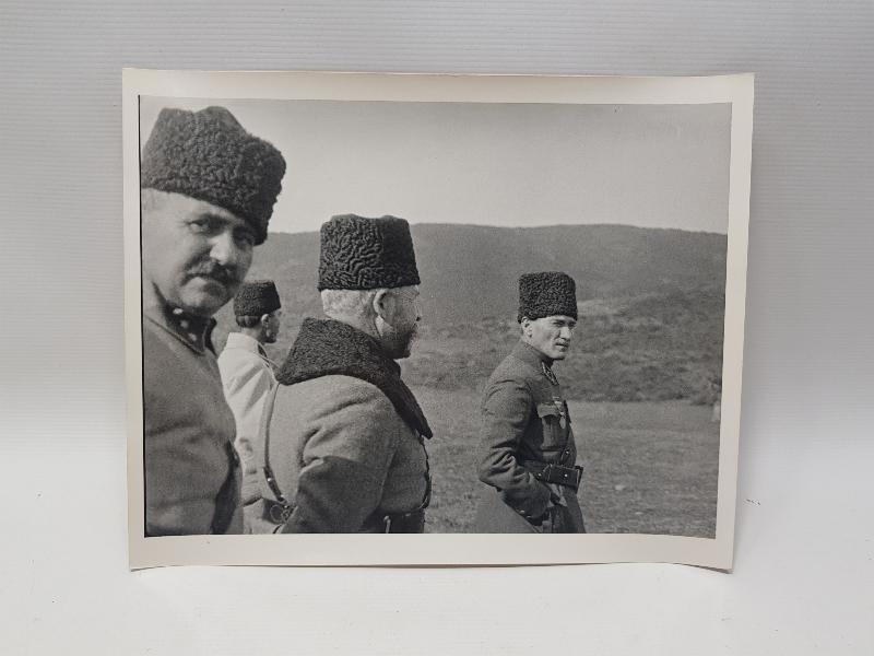 BÜYÜK BOY KALPAKLI ATATÜRK FOTOĞRAFI