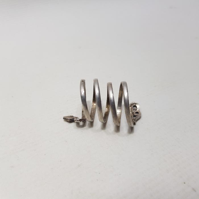 YILAN FORMLU GÜMÜŞ YÜZÜK