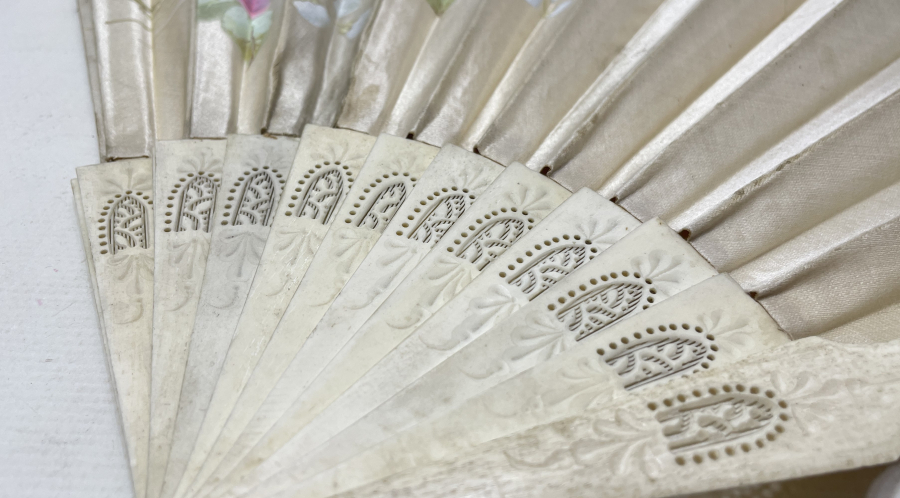 OSMANLI DÖNEMİ EL BOYAMA VE TESTERE İŞÇİLİKLİ YELPAZE