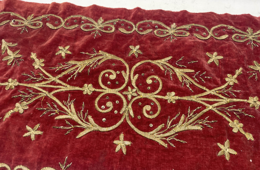 OSMANLI DÖNEMİ SIRMA İŞÇİLİKLİ KADİFE YASTIK