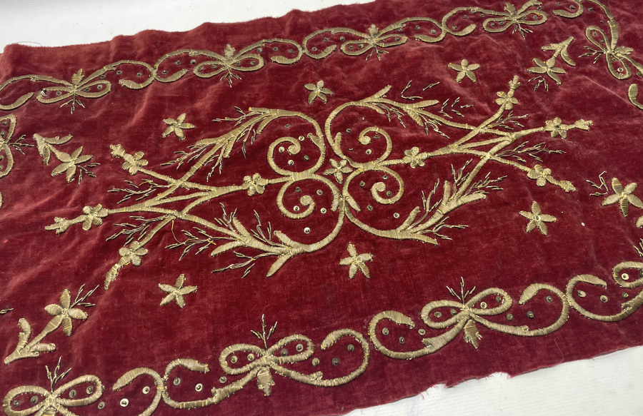 OSMANLI DÖNEMİ SIRMA İŞÇİLİKLİ KADİFE YASTIK