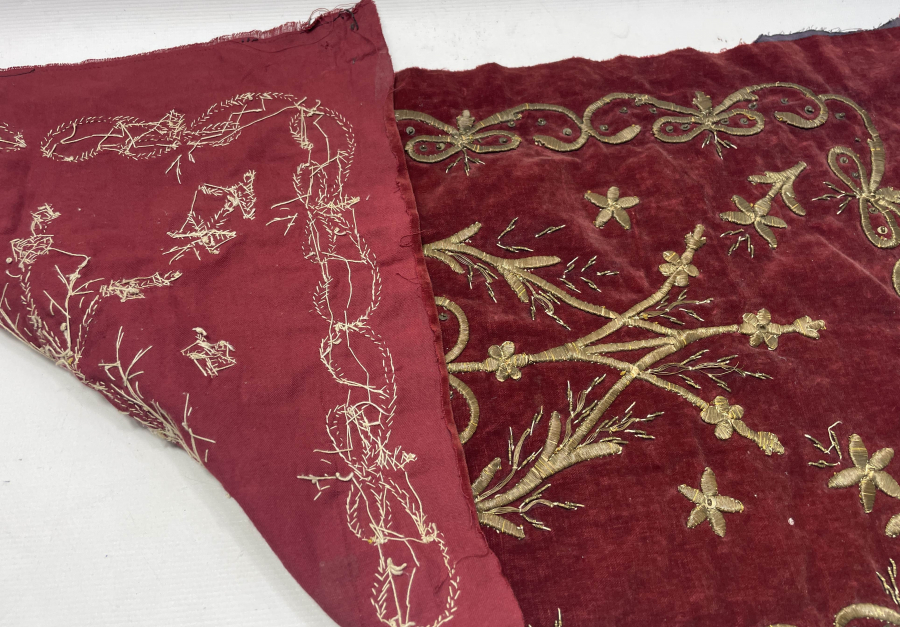 OSMANLI DÖNEMİ SIRMA İŞÇİLİKLİ KADİFE YASTIK