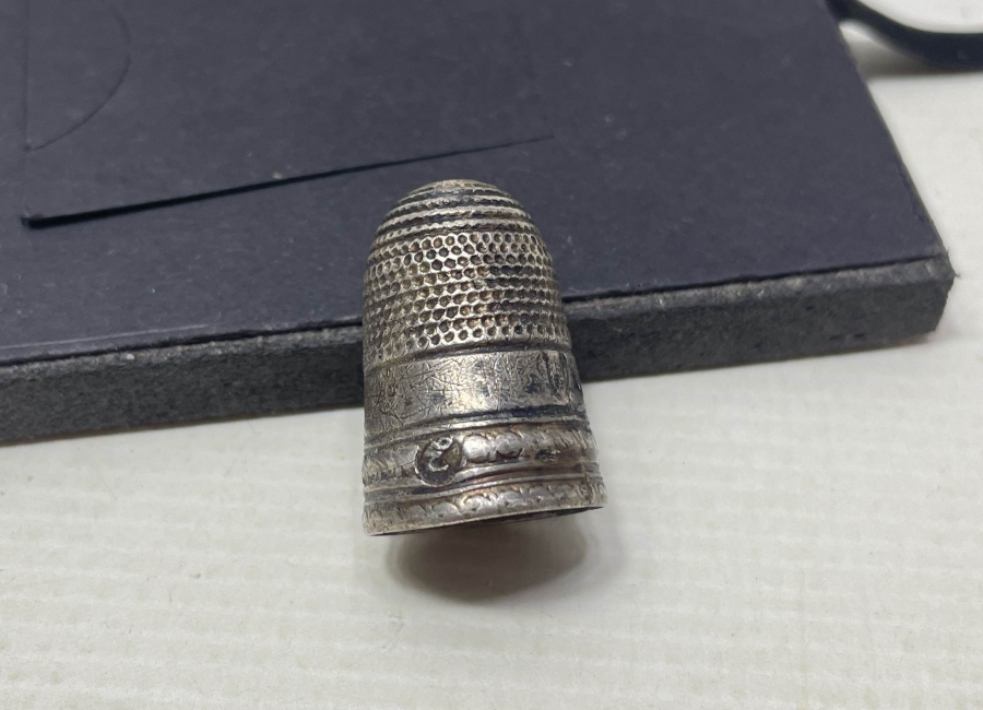 OSMANLI DÖNEMİ TUĞRALI GÜMÜŞ VE ERMENİCE YAZILI ÇOK NADİR TERZİ YÜKSÜĞÜ