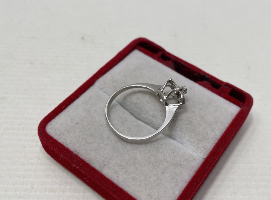 RÜZGAR GÜLÜ FORMUNDA YAPILMIŞ PIRLANTA YÜZÜK