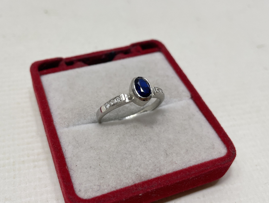 SAFİR VE PIRLANTA TAŞLI ANTİKA YÜZÜK