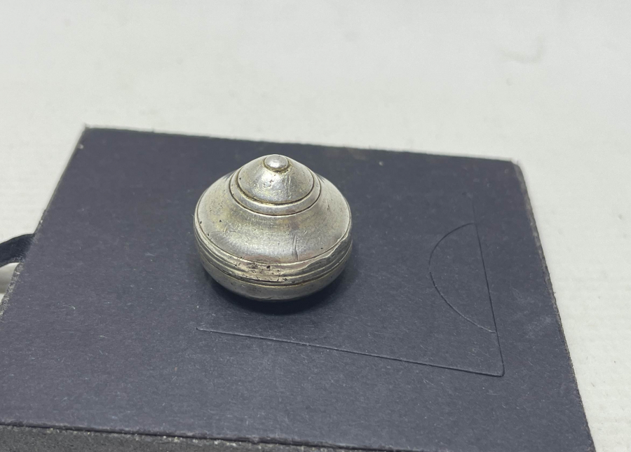 SÜNBÜLİYYE TARİKARI SİKKESİ FORMUNDA GÜMÜŞ SAKIZLIK