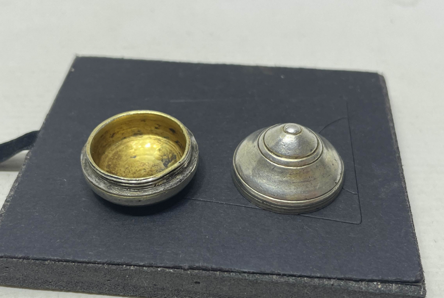 SÜNBÜLİYYE TARİKARI SİKKESİ FORMUNDA GÜMÜŞ SAKIZLIK