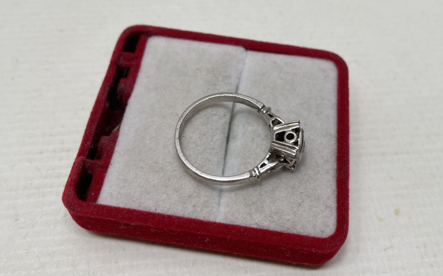 TEKTAŞ MODELİ ANTİKA PIRLANTA YÜZÜK