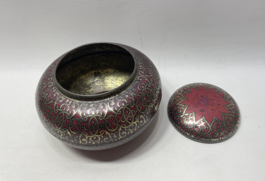 ÜZERİNDE BEKTAŞİ YILDIZI BULUNAN TESLİM TAŞI FORMUNDA ÇOK NADİR HURMA KUTUSU