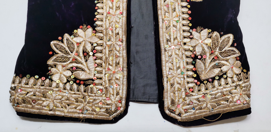 GÜMÜŞ SIRMA İŞÇİLİKLİ ANTİKA YELEK