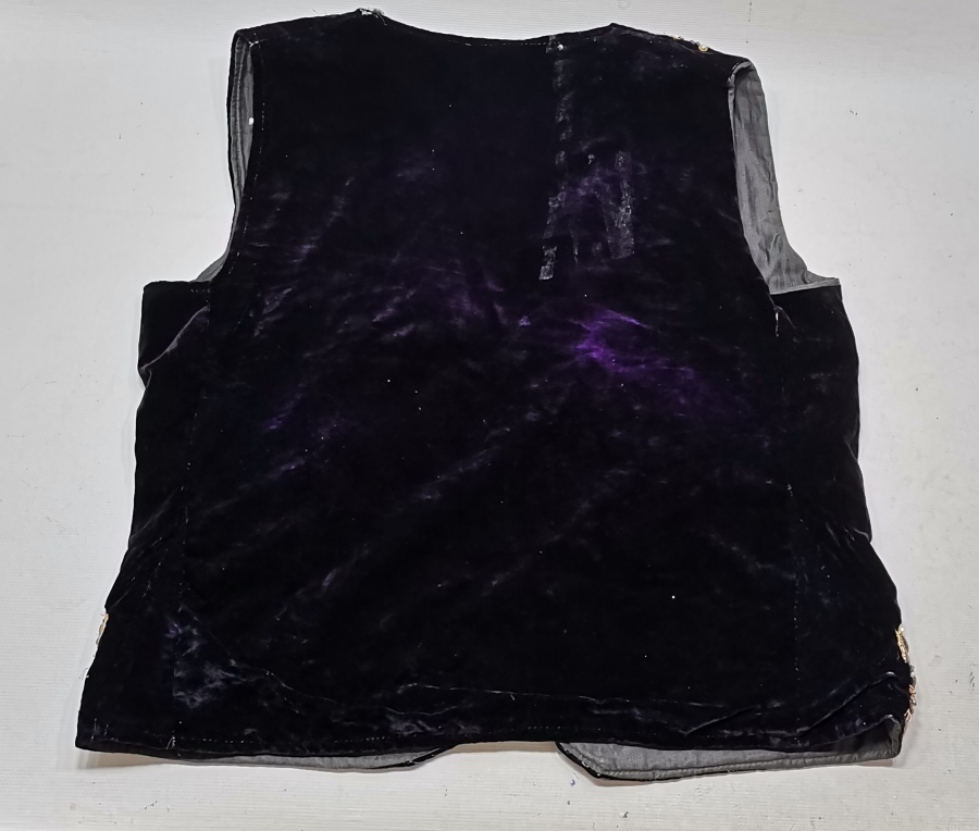 GÜMÜŞ SIRMA İŞÇİLİKLİ ANTİKA YELEK