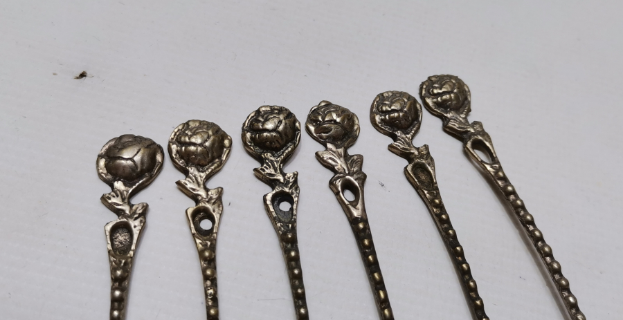 İÇLERİ DAMGALI ANTİKA ÇAY KAŞIĞI TAKIMI