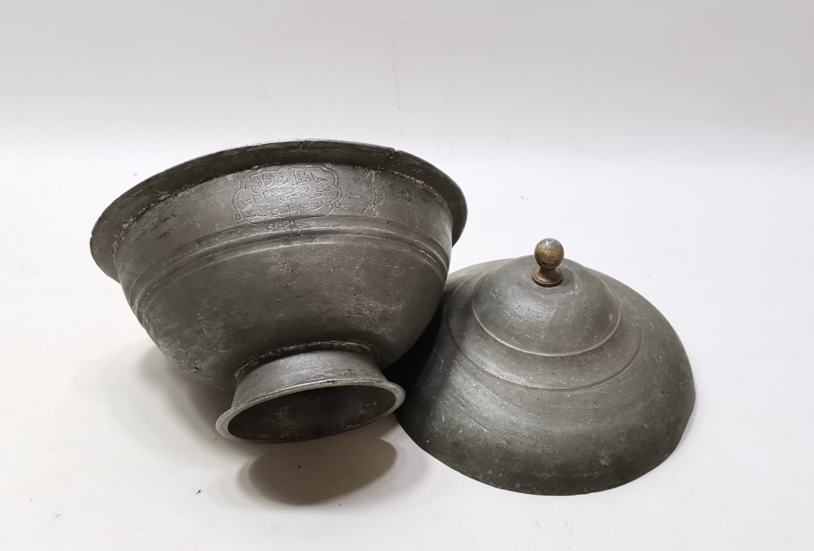 MAHMUT PAŞA VAKFININ YÖNETİCİSİNE AİT NADİR KAPAKLI SAHAN