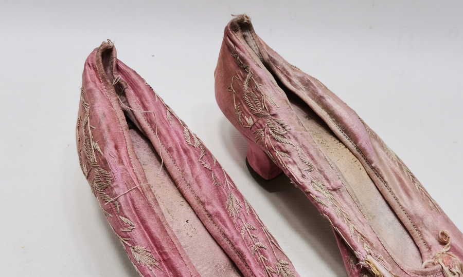 OSMANLI DÖNEMİ NADİR İPEK GELİN AYAKKABISI