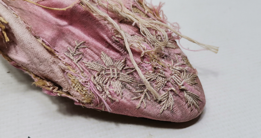 OSMANLI DÖNEMİ NADİR İPEK GELİN AYAKKABISI