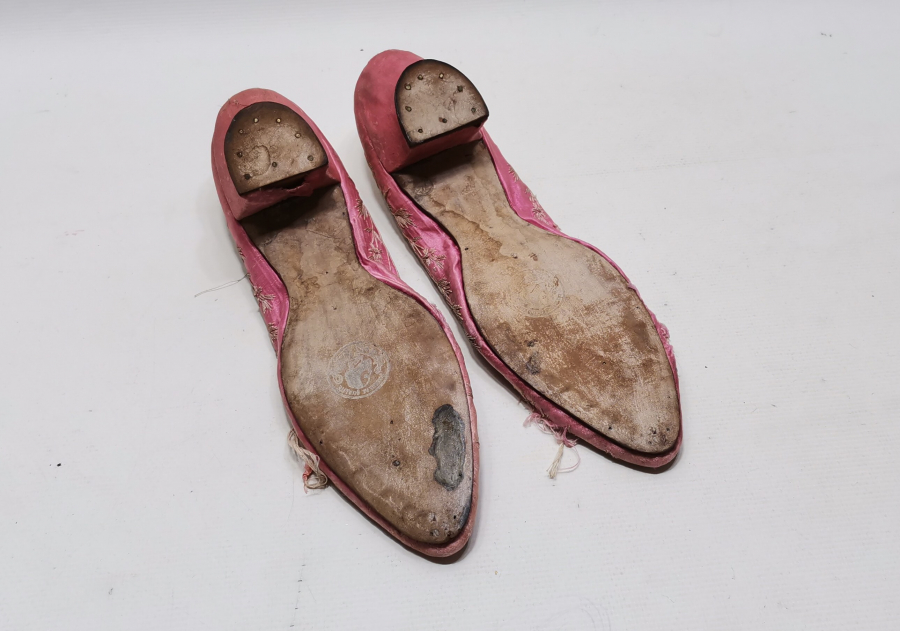 OSMANLI DÖNEMİ NADİR İPEK GELİN AYAKKABISI