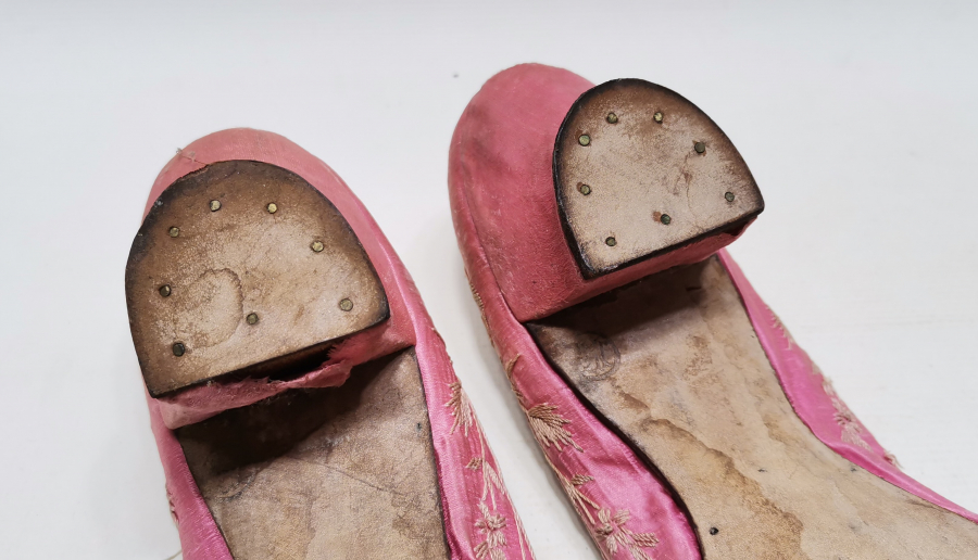 OSMANLI DÖNEMİ NADİR İPEK GELİN AYAKKABISI