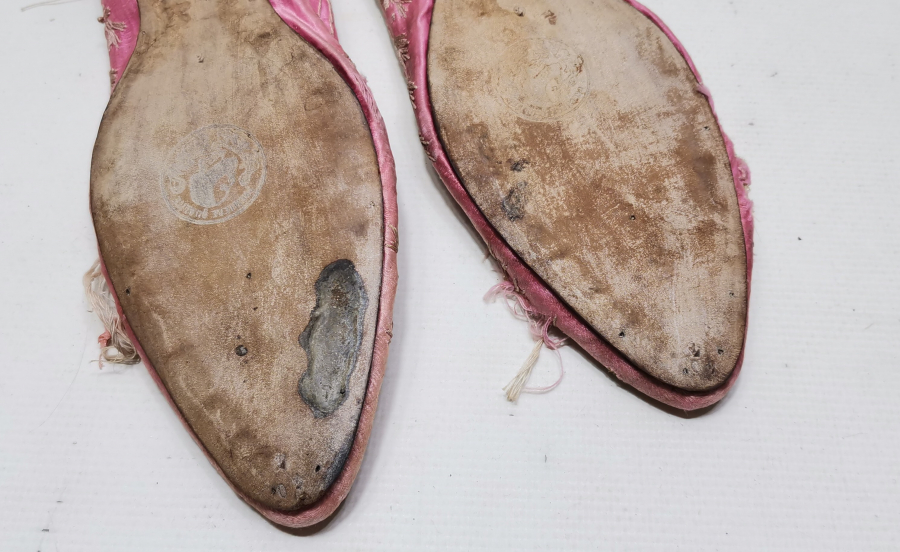 OSMANLI DÖNEMİ NADİR İPEK GELİN AYAKKABISI