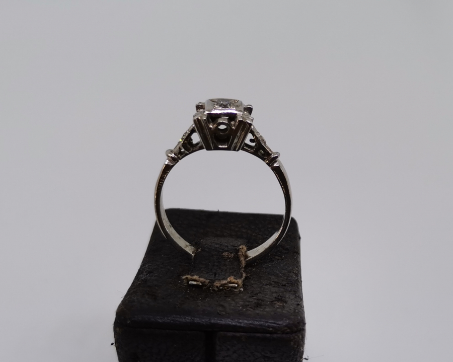 TEKTAŞ MODELİ ANTİKA PIRLANTA YÜZÜK