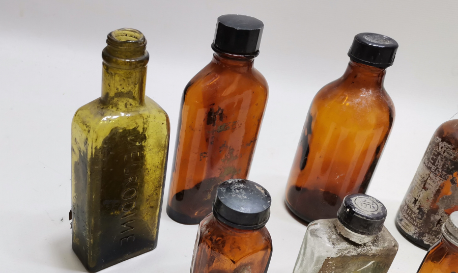 ECZACILIK TARİHİ - ANTİKA CAM İLAÇ ŞİŞESİ LOTU