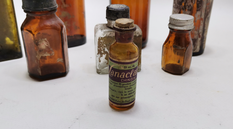 ECZACILIK TARİHİ - ANTİKA CAM İLAÇ ŞİŞESİ LOTU