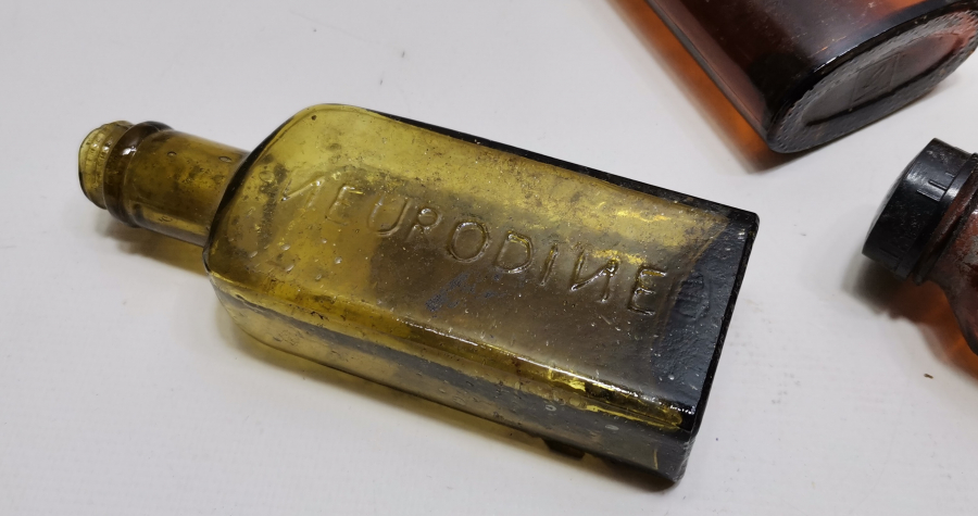 ECZACILIK TARİHİ - ANTİKA CAM İLAÇ ŞİŞESİ LOTU